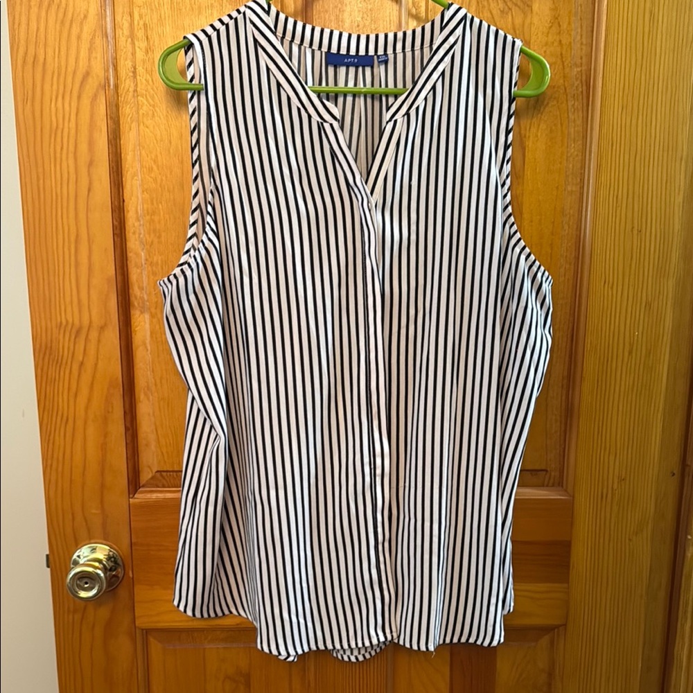 #48 - Apt. 9 Black and White Boxy Notched Collar Blouse